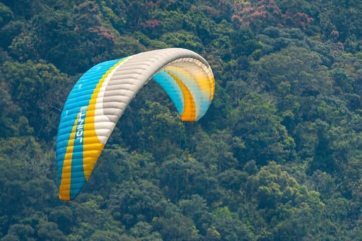 Da Nang Paragliding on Monkey Mountain: Tandem Flights Over Son Tra photo 2