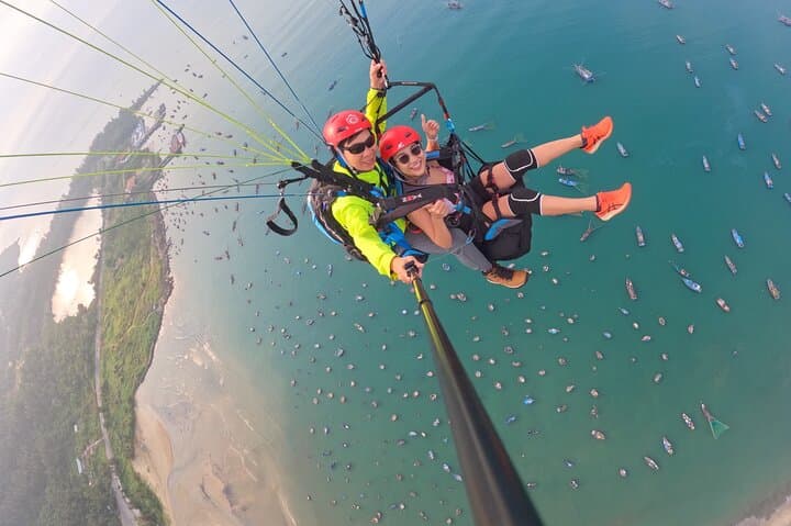 Da Nang Paragliding on Monkey Mountain: Tandem Flights Over Son Tra photo 3
