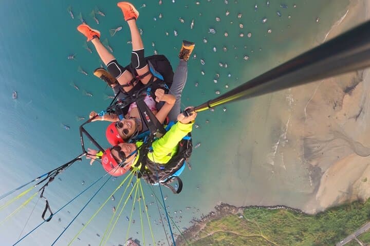 Da Nang Paragliding on Monkey Mountain: Tandem Flights Over Son Tra photo 5
