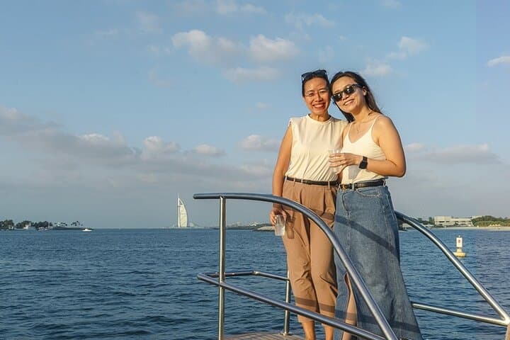 Dubai Marina Sunset Yacht Cruise: 2-Hour Yacht Tour with Drinks and Photos photo 3