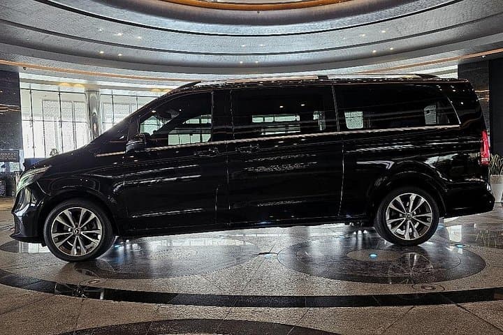 Private Abu Dhabi Airport Transfer to Dubai — Mercedes V-Class Chauffeur Service photo 2
