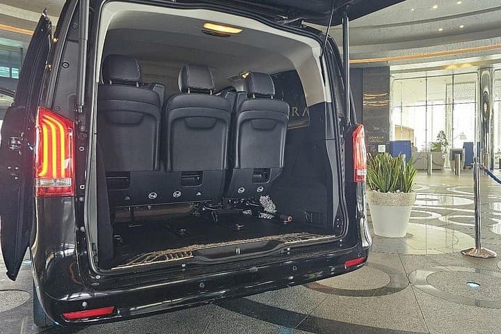 Private Abu Dhabi Airport Transfer to Dubai — Mercedes V-Class Chauffeur Service photo 3