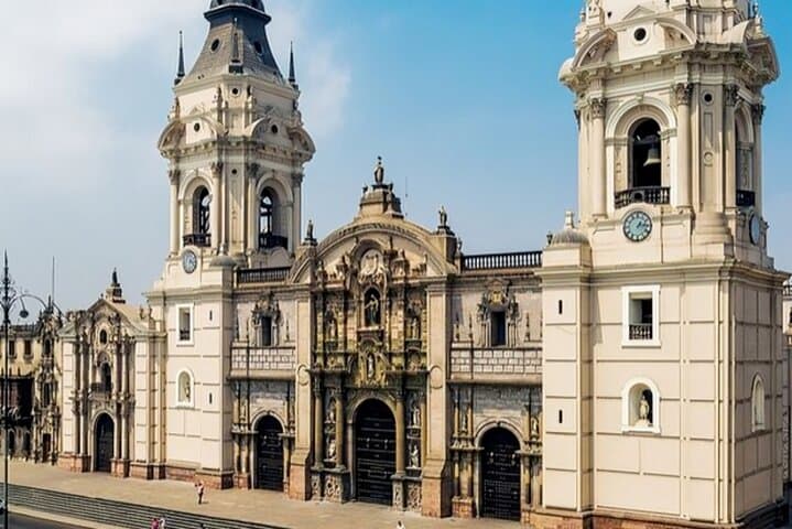 Private Lima Walking Tour: Plaza San Martín, Colonial Sights & San Francisco Church