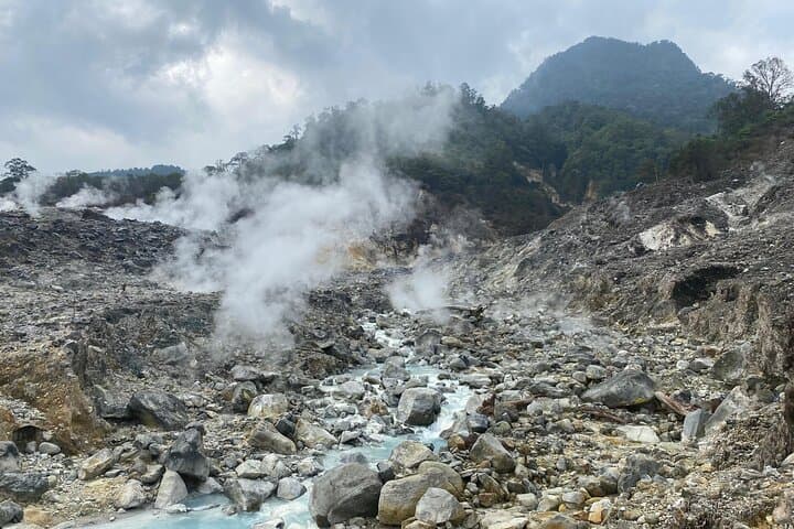 Trek to Ratu Crater on Mount Salak: A Day Hike from Jakarta or Bogor