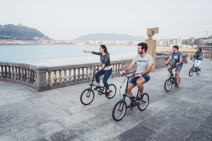 Cycle La Concha: A Two-Hour San Sebastián City Bike Tour photo 1