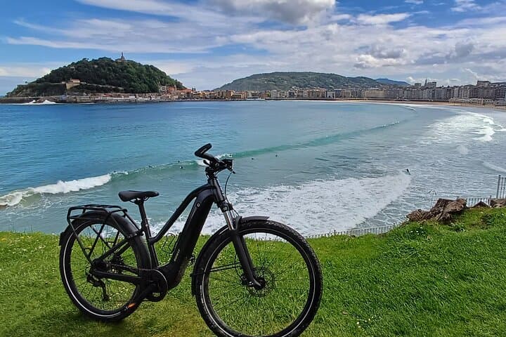 Cycle La Concha: A Two-Hour San Sebastián City Bike Tour photo 2