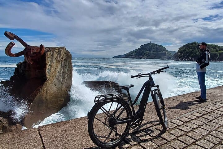 Cycle La Concha: A Two-Hour San Sebastián City Bike Tour photo 3