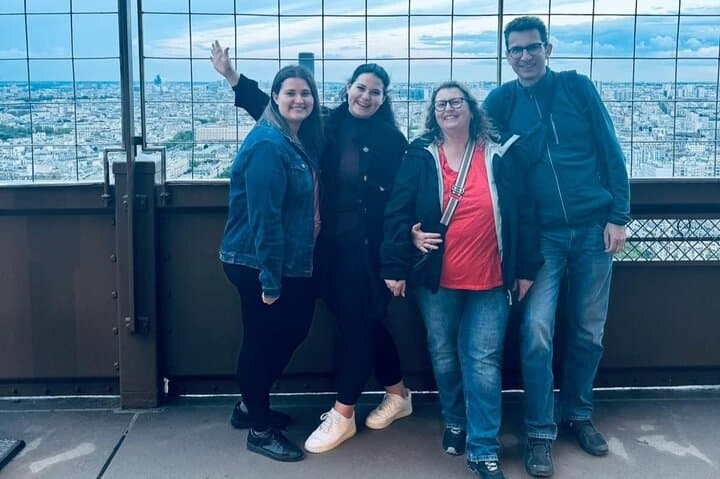 Eiffel Tower Reserved Lift Access: Second Floor or Summit Small-Group Tour