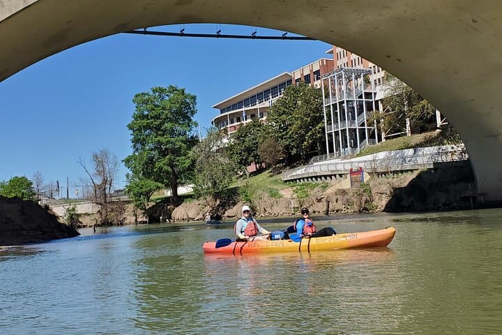 Downtown Houston: 2-Hour Buffalo Bayou Paddleboard & Kayak Rental photo 5