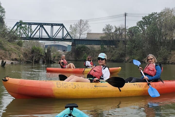 Downtown Houston: 2-Hour Buffalo Bayou Paddleboard & Kayak Rental photo 3