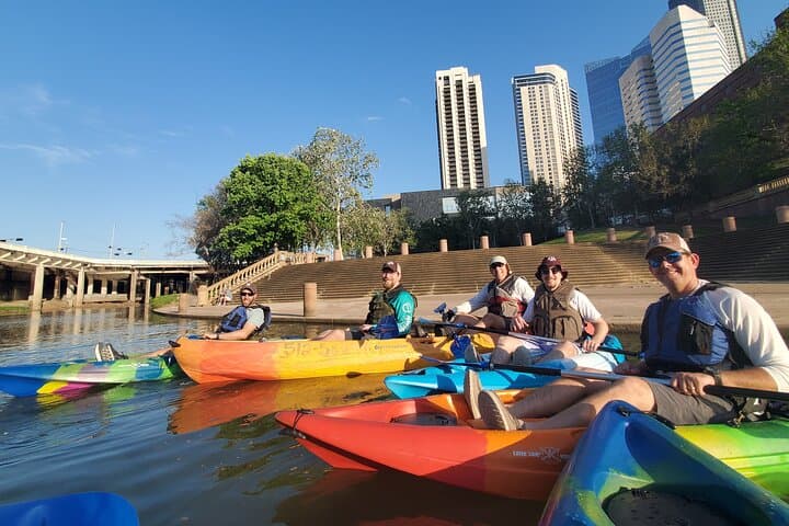 Downtown Houston: 2-Hour Buffalo Bayou Paddleboard & Kayak Rental