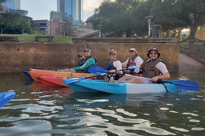 Downtown Houston: 2-Hour Buffalo Bayou Paddleboard & Kayak Rental photo 2