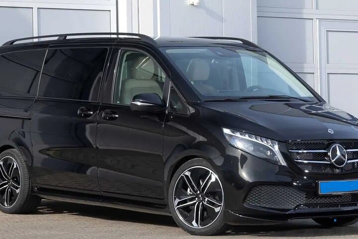 Luxury Transfer from Southampton to London via Stonehenge — Private Chauffeur Stopover