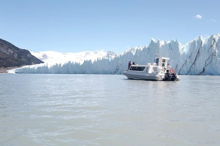 Estancia Nibepo Aike & South Navigation to Perito Moreno Glacier — Full-Day Ranch, Boat and Catwalk Experience