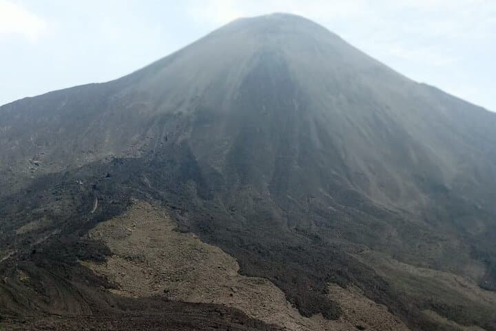 Pacaya Volcano Day Hike from Antigua: Roast Marshmallows Over Lava photo 3