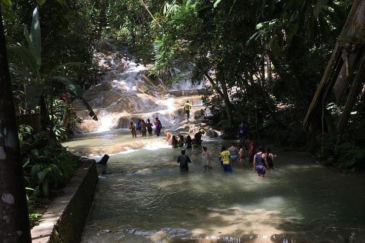 Falmouth to Nine Mile & Dunn's River Falls: Bob Marley Birthplace and Waterfall Climb photo 4