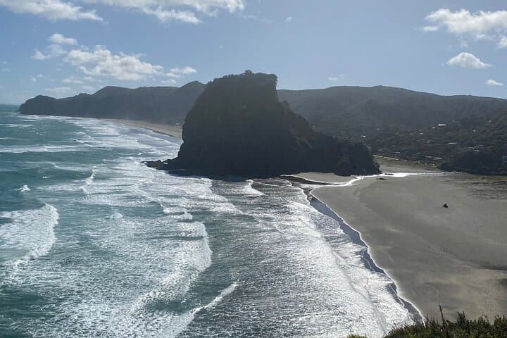 Piha & Karekare: West Coast Waterfalls, Black Sand Beaches and Lion Rock Viewpoints