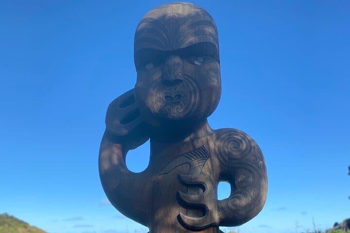 Piha & Karekare: West Coast Waterfalls, Black Sand Beaches and Lion Rock Viewpoints photo 4