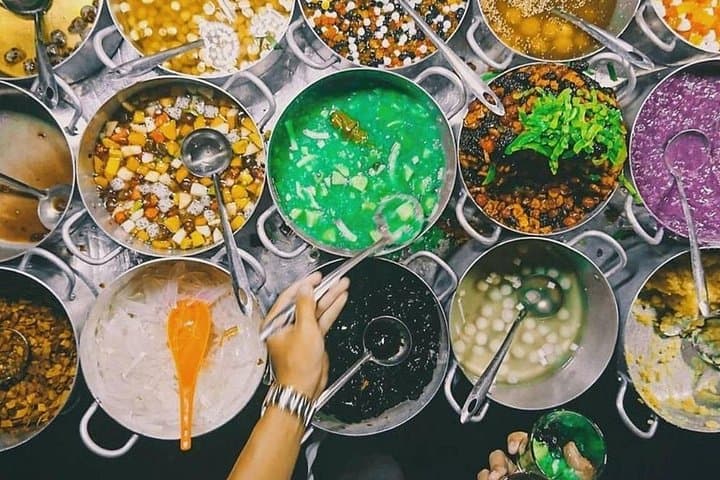Hue Street Food Walking Tour: Traditional Dishes & Hidden Gems photo 4