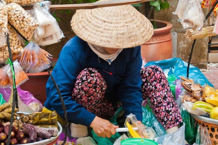 Taste of Hue: Guided Street Food Exploration with Local Expert photo 4