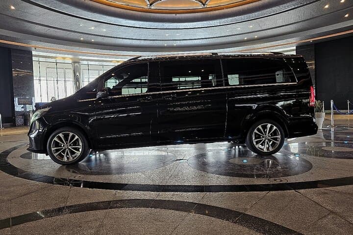 Mercedes V-Class Transfer Between Abu Dhabi and Dubai photo 2