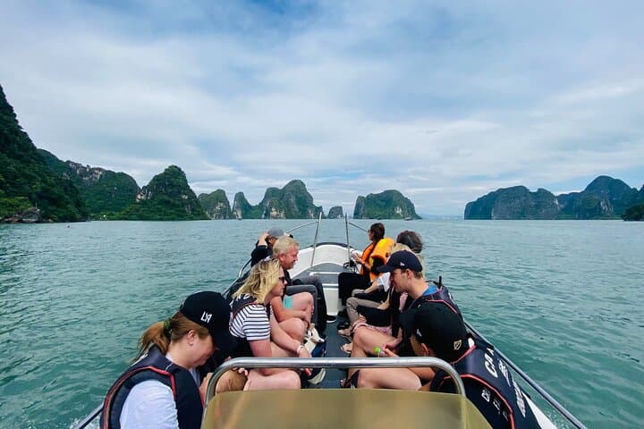 Private Canoe & Kayak Tour from Cat Ba to Lan Ha Bay and Viet Hai Village photo 5