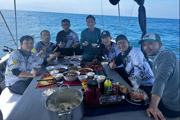 Full-Day Phu Quoc Fishing Journey to May Rut Island photo 5