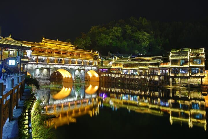Zhangjiajie to Fenghuang: 5-Day Private Hunan Tour of Pillar Peaks, Glass Walks & Ancient River Towns photo 3