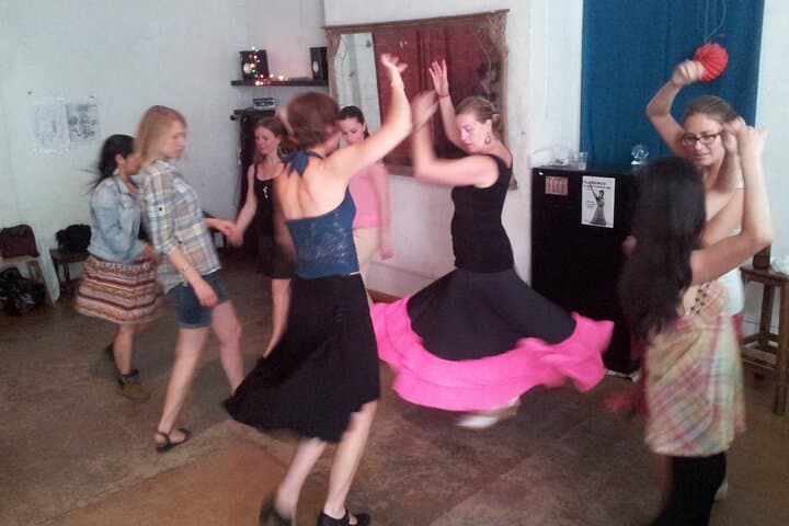 Learn Flamenco in Seville: Beginners' One-Hour Dance Class photo 2