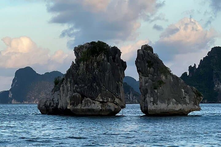Private Luxury Sunset Yacht Cruise in Halong Bay from Tuan Chau photo 3