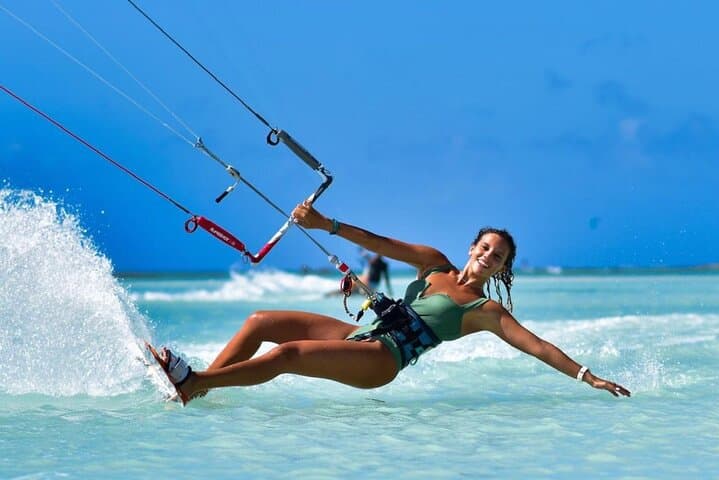 Private Kitesurfing Lessons in Aruba: Master Kiteboarding on Windward Beaches