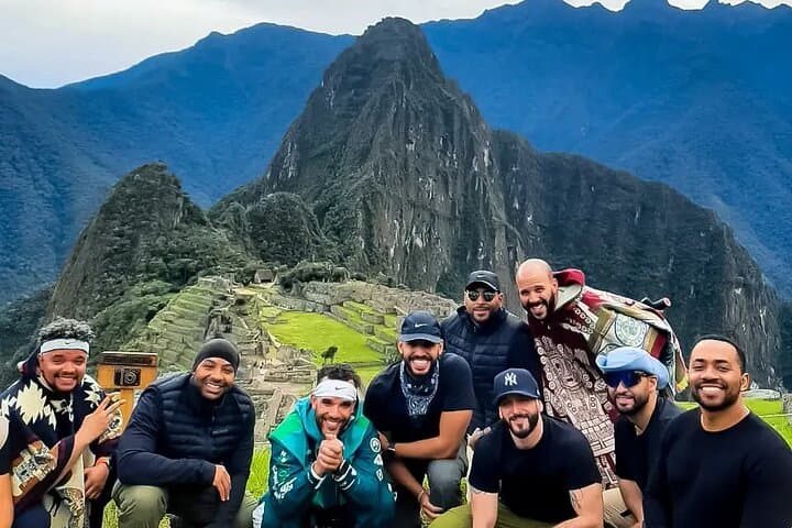 2-Day Inca Trail to Machu Picchu: Sun Gate Hike from Cusco
