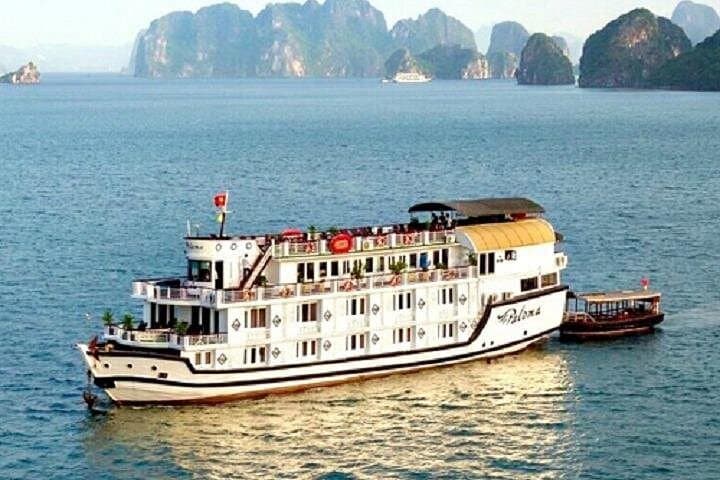 2-Day Bai Tu Long Bay Junk Cruise: Kayaking, Caves & Floating Villages photo 1