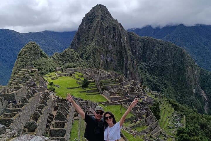 Sacred Valley to Machu Picchu: 2-Day Train Tour from Cusco