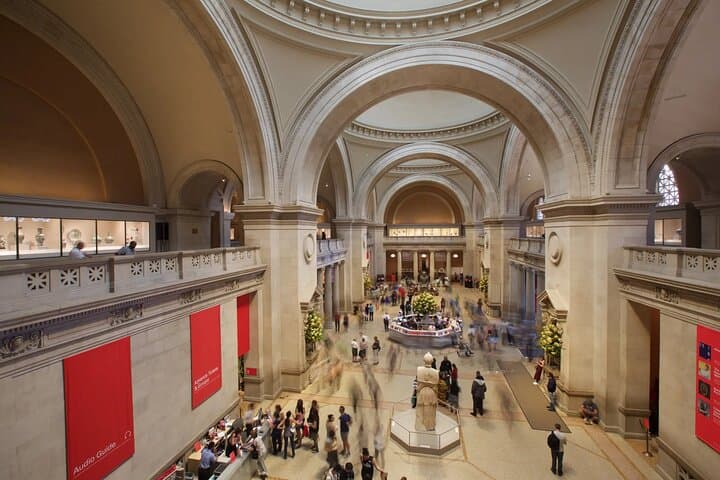 Wall Street to the Met: 7‑Hour NYC Walking Tour Covering 30+ Top Sights photo 2