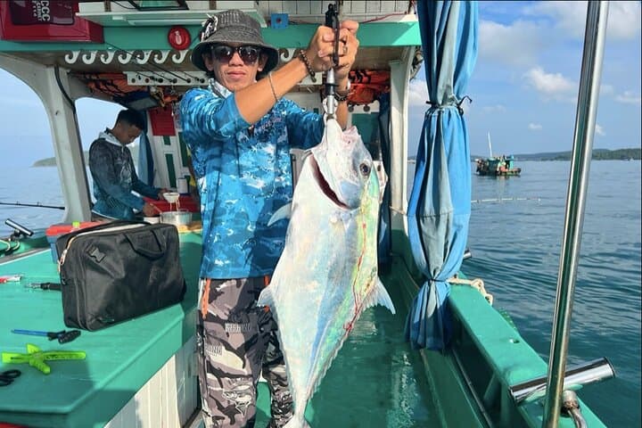 Full-Day Phu Quoc Fishing Journey to May Rut Island photo 6