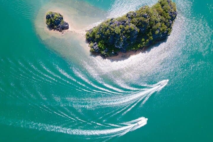 Private Luxury Yacht & Kayaking in Halong Bay — 2-Hour Sightseeing Cruise photo 2
