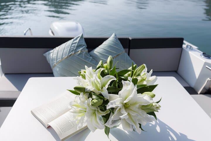 Private Luxury Yacht & Kayaking in Halong Bay — 2-Hour Sightseeing Cruise photo 5