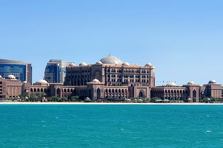 Private Abu Dhabi Day Tour: Sheikh Zayed, Louvre & Corniche