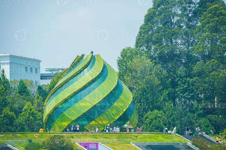 Full-Day Da Lat City Tour: Crazy House, Datanla Waterfall & Linh Phuoc Pagoda