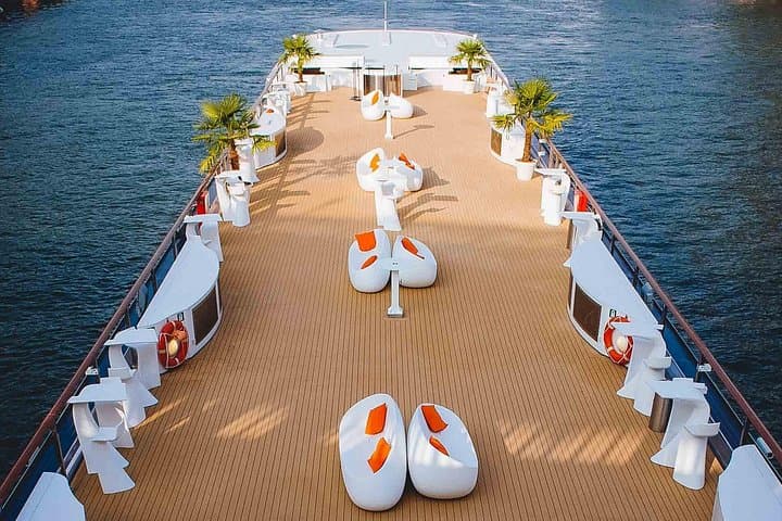 Seine Gourmet Dinner Cruise: Parisian Views, Singer & DJ on the Diamant Bleu photo 6