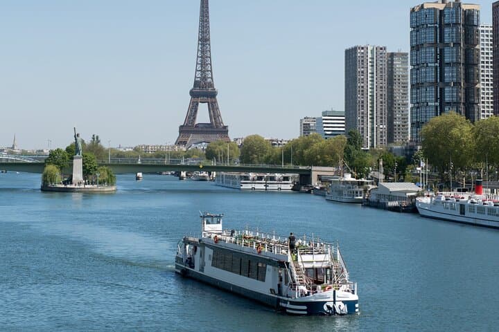 Trattoria on Seine: Italian Dinner Cruise by the Eiffel Tower