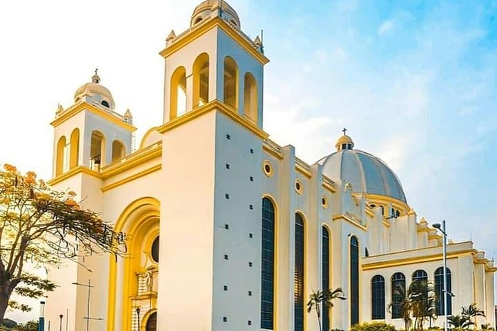 San Salvador Highlights Walking Tour: Historic Sights & Local Stories photo 2
