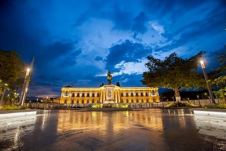 San Salvador Highlights Walking Tour: Historic Sights & Local Stories photo 3