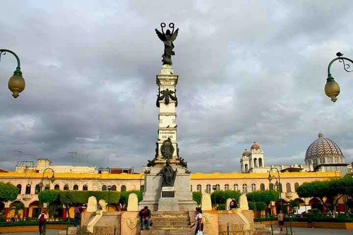 San Salvador Highlights Walking Tour: Historic Sights & Local Stories photo 4