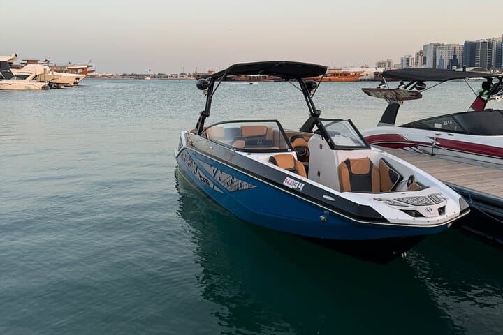 Doha Jet Boat Thrill: High-Speed Aquatic Ride Along the Corniche photo 2