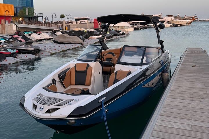 Doha Jet Boat Thrill: High-Speed Aquatic Ride Along the Corniche photo 3