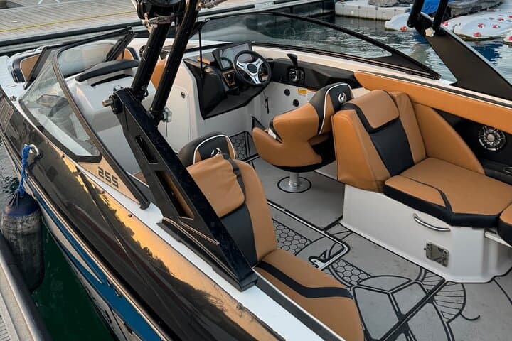 Doha Jet Boat Thrill: High-Speed Aquatic Ride Along the Corniche photo 4