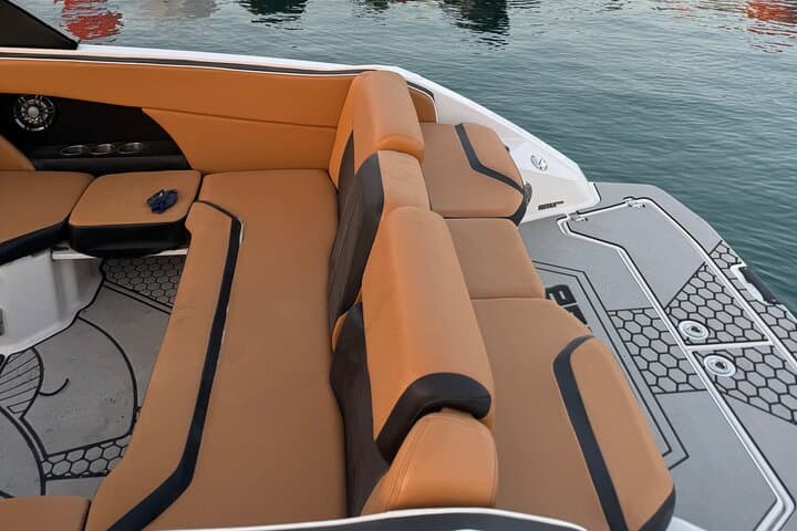 Doha Jet Boat Thrill: High-Speed Aquatic Ride Along the Corniche photo 5