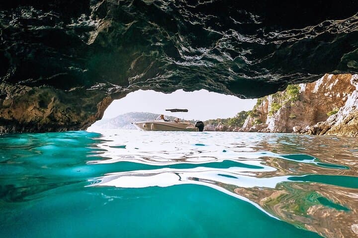 Elaphite Islands Private Speedboat: Blue Caves, Šunj Beach & Lokrum Highlights